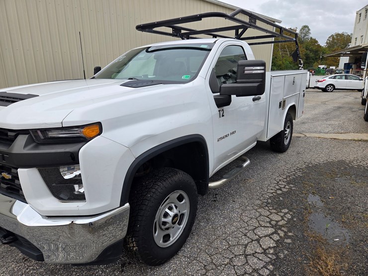 #5-•-2020-chevrolet-2500-service-truck-/-vin:-1gb0wle7xlf295314-/-74,095-miles-image-4