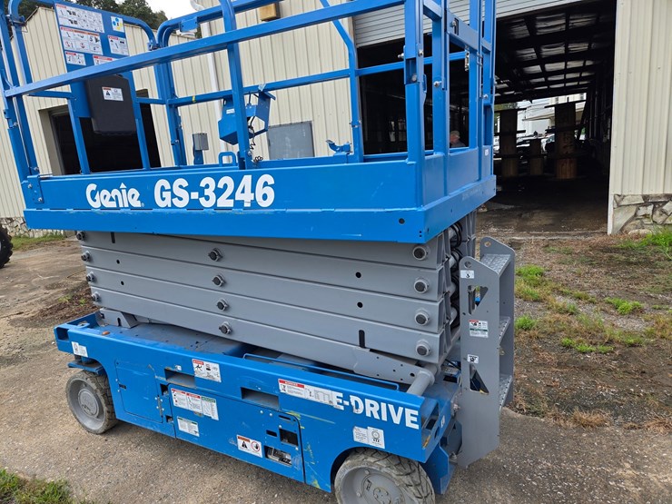 #11-•-genie-g5-3246-scissor-lift-/-52-hours-image-6