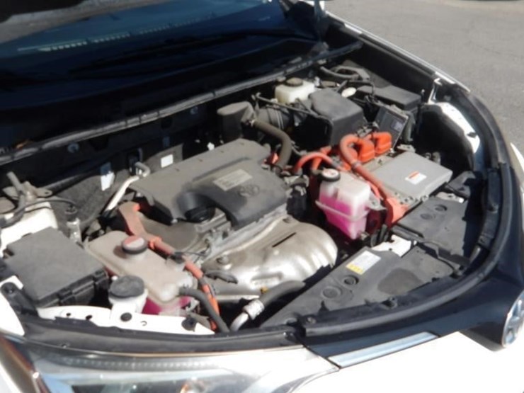 2016-toyota-rav4-xle-image-8