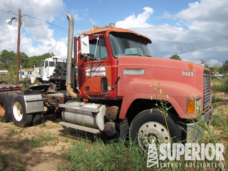1996-mack-ch613-t/a-day-cab-haul-truck-image-2