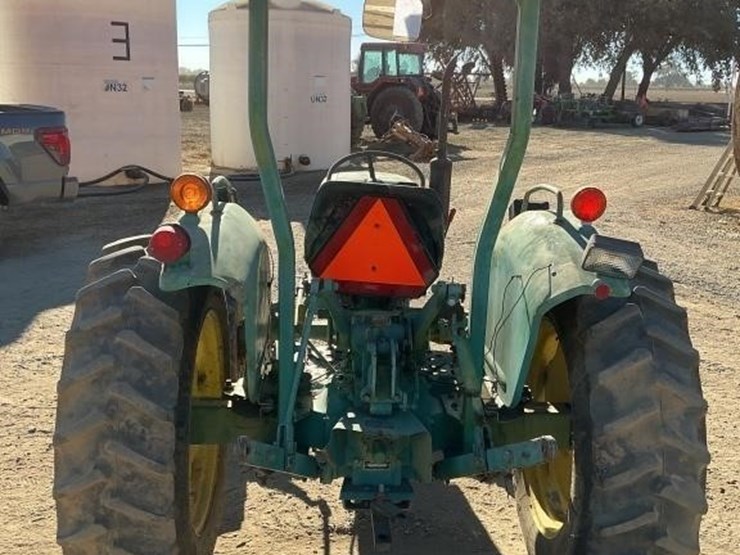 john-deere-1050-tractor,-mfwd-image-5