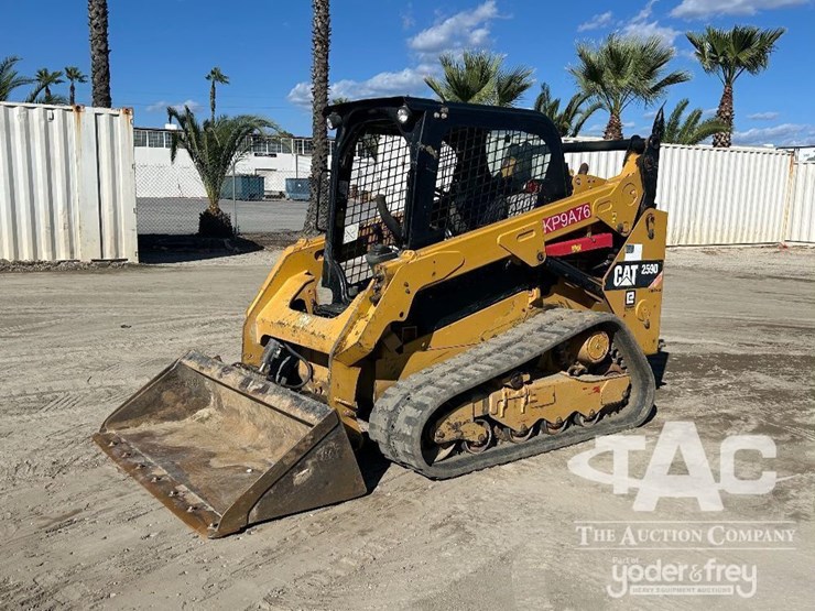 2017-caterpillar-259d-image-1