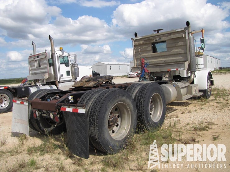 2005-peterbilt-378-t/a-day-cab-road-haul-truck-image-4