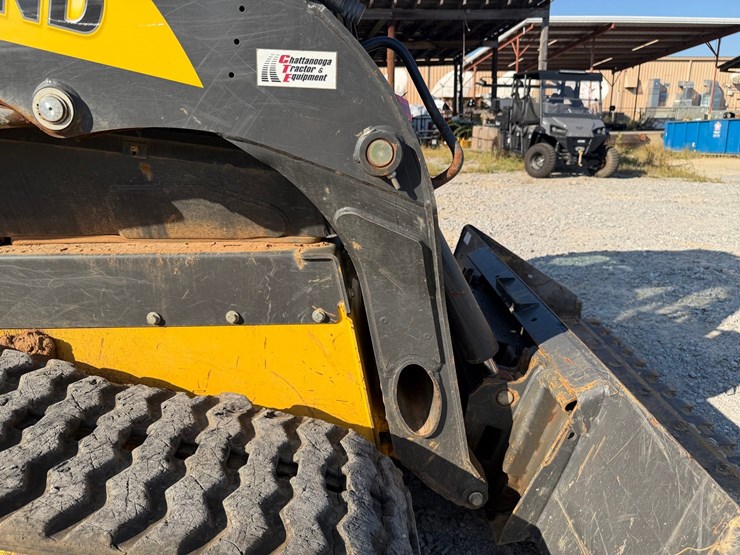 #4093-•-2023-new-holland-c334-tracked-skid-steer-image-20