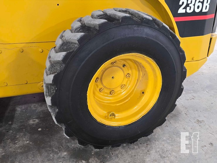 2005-caterpillar-236b-image-17