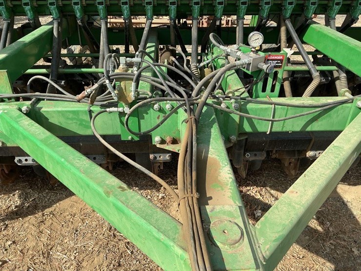 john-deere-1560-14'-pull-grain-drill-image-8