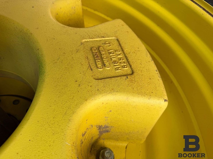 2011-john-deere-8335r-tractor-image-45