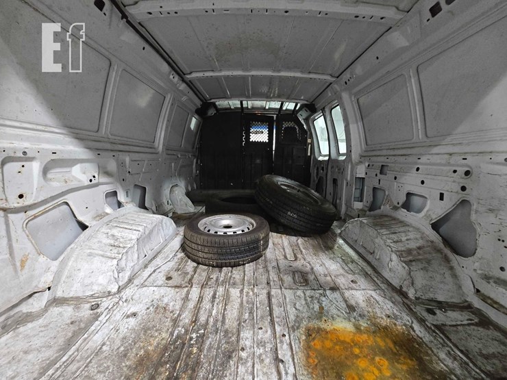 2013-ford-e250-image-16