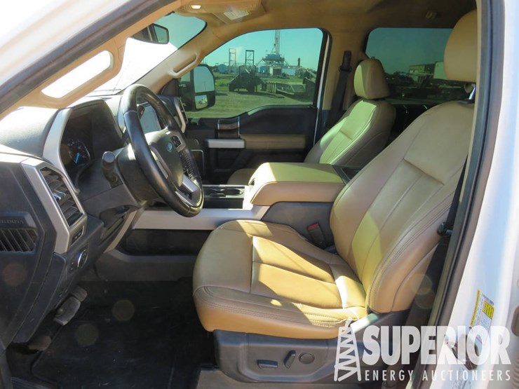 2022-ford-f-350-lariat-4-wd-crew-cab-dually-pickup-image-7