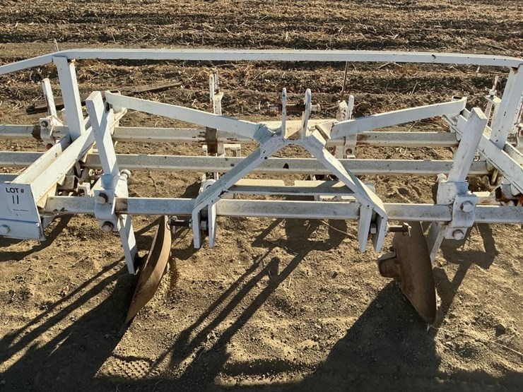 custom-3-pt-3-row-60"-bed-scratcher-image-3
