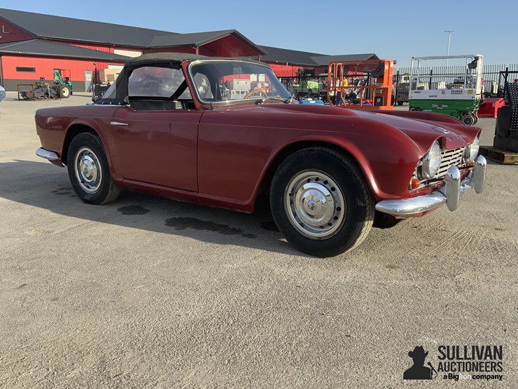 1964-triumph-tr4-2-door-convertible-image-3