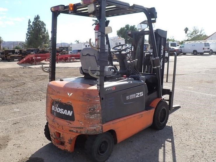 2008-doosan-b25x-5-forklift-image-3