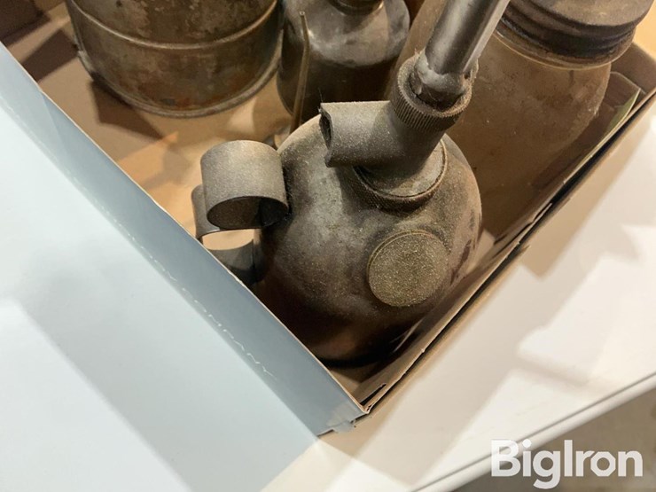 antique-shop-oil-containers/lube-cans-image-17
