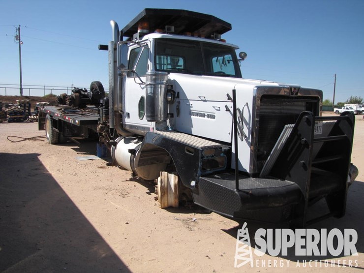 2006-western-star-t/a-winch-bed-truck-image-1