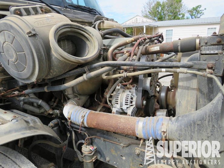2007-freightliner-columbia-t/a-winch/vac-truck-w/60"-sleeper-cab-image-8