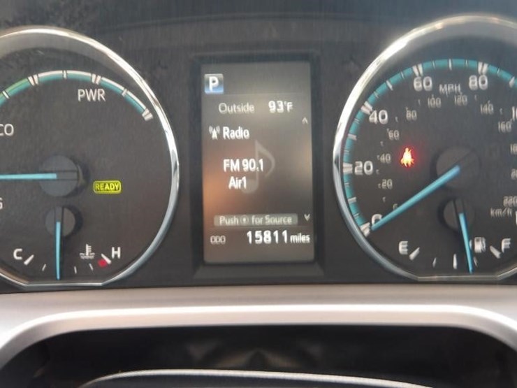 2017-toyota-rav4-xle-image-18