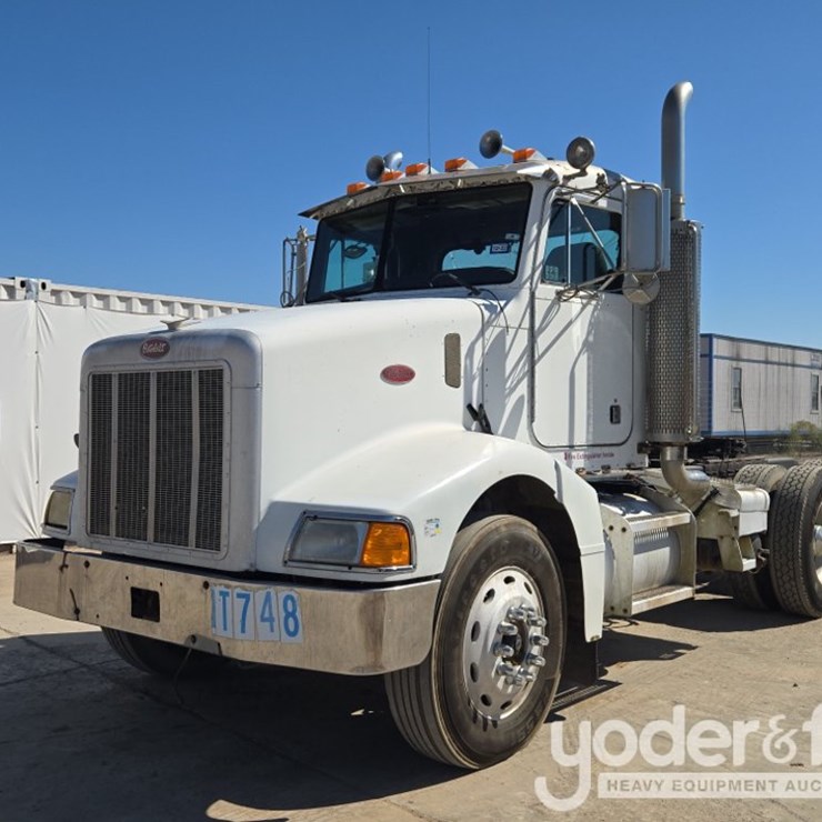 2001 PETERBILT 385