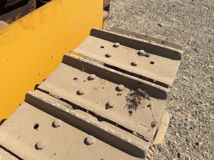 caterpillar-ten-image-16