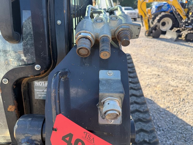 #4093-•-2023-new-holland-c334-tracked-skid-steer-image-17