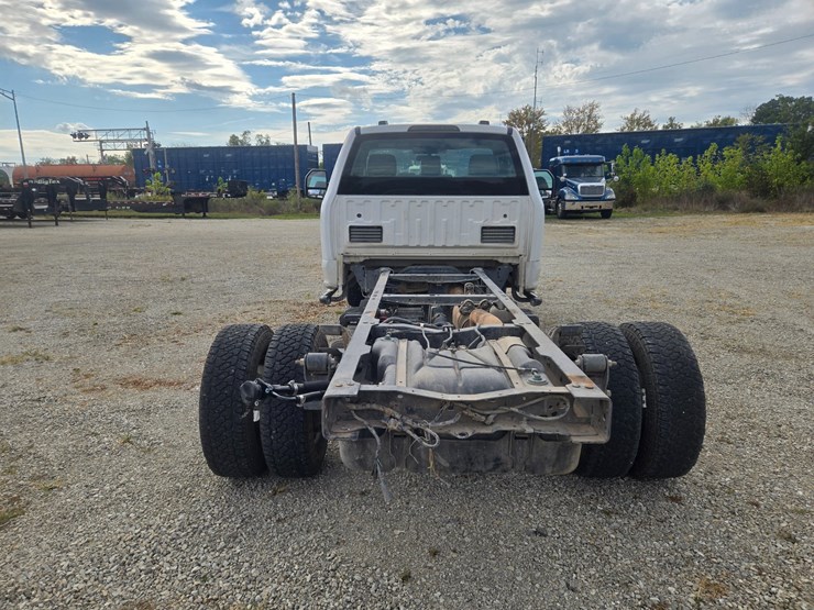 2021-ford-f350-image-10