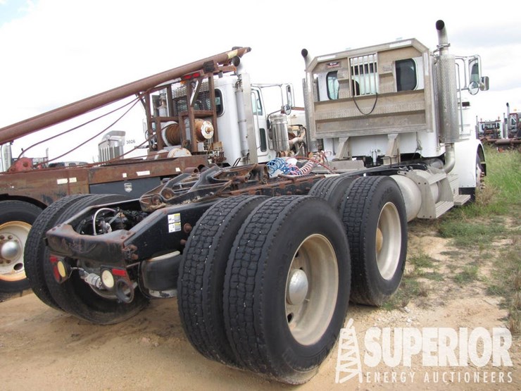 2005-peterbilt-378-t/a-day-cab-haul-truck-image-4
