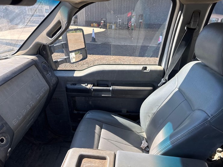 2016-ford-f550-image-30