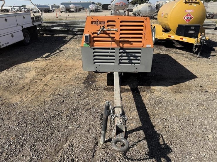 2020-sullivan-palatek-d185p1z4-towable-air-compres-image-6