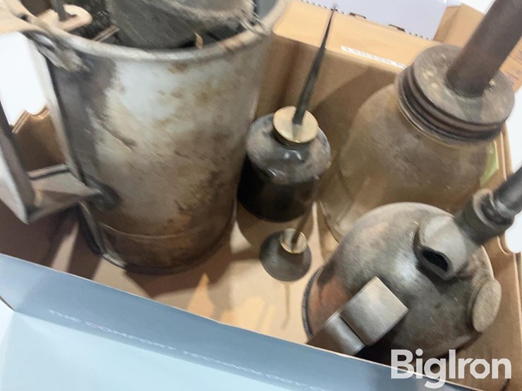 antique-shop-oil-containers/lube-cans-image-18