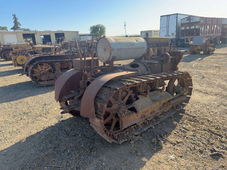 caterpillar-thirty-image-3