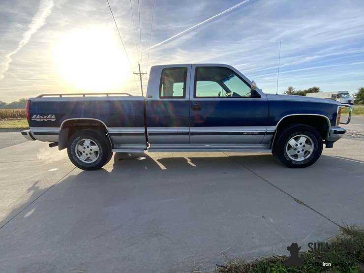1993-chevrolet-silverado-gmt-400-k1500-4x4-extended-cab-pickup-image-4
