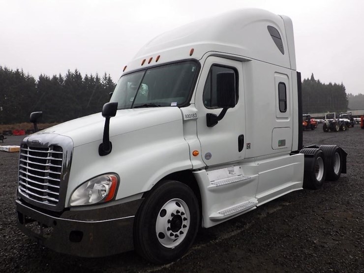 2018-freightliner-cascadia-3-axle-sleeper-truck-image-1