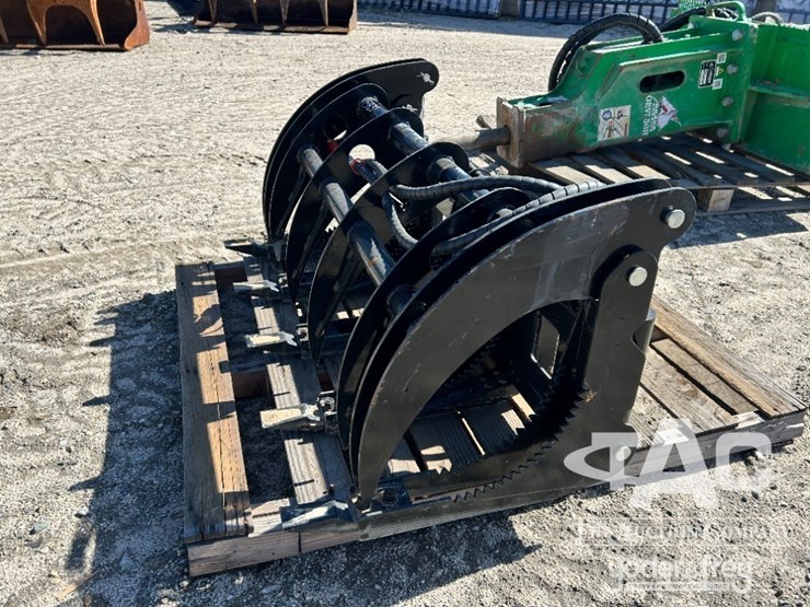giyi-mclg60-curved-log-grabber-attachment,-fits-skidsteer.-s/n:cxhxzmq251040-image-2