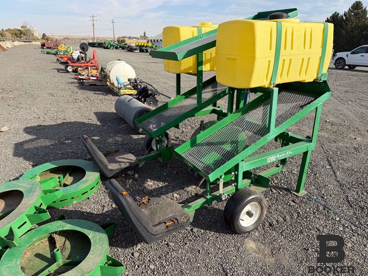 rain-flo-model-1200-2-row-vegetable-transplanter-image-9