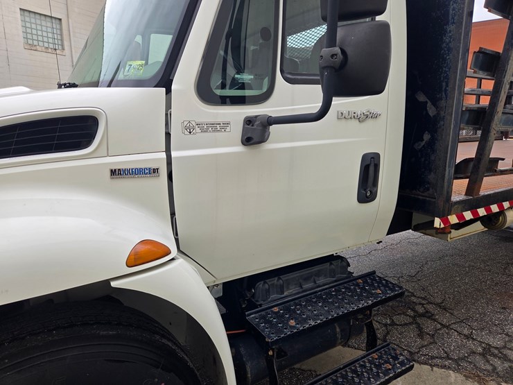 #3-•-2008-international-4300-truck---2008-international-flat-bed-truck-/-vin:-1htmmaal68h651072-/-64,362-miles-image-8