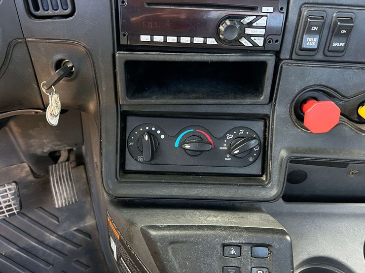 2016-international-prostar+-122-tandem-axle-day-cab-truck-tractor-–-cummins-isx15-diesel-(530,432-mi-image-17