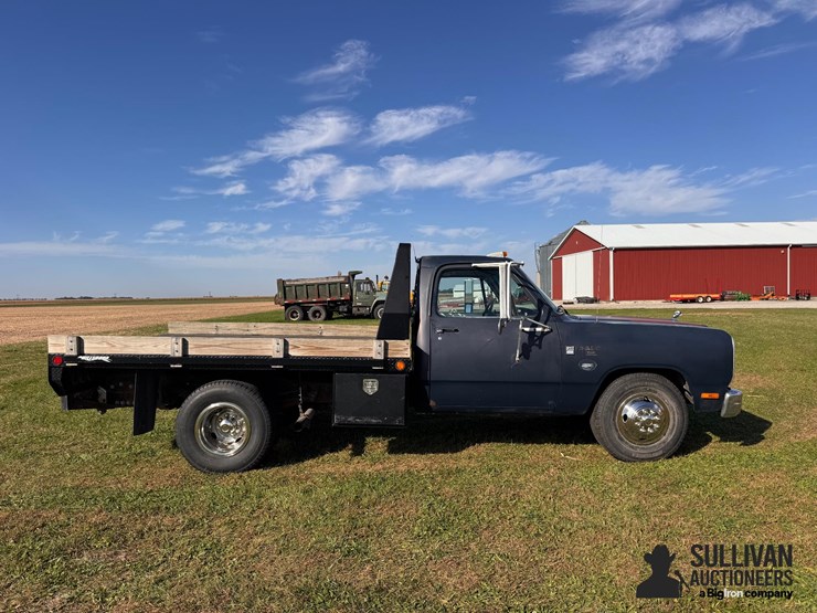 1989-dodge-d300-d350-pickup-truck-image-4