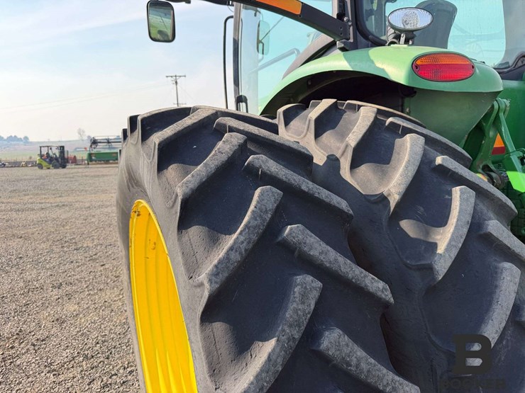 2011-john-deere-8335r-tractor-image-35