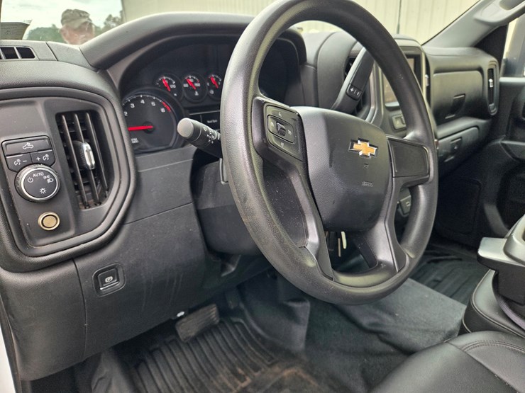 #5-•-2020-chevrolet-2500-service-truck-/-vin:-1gb0wle7xlf295314-/-74,095-miles-image-28
