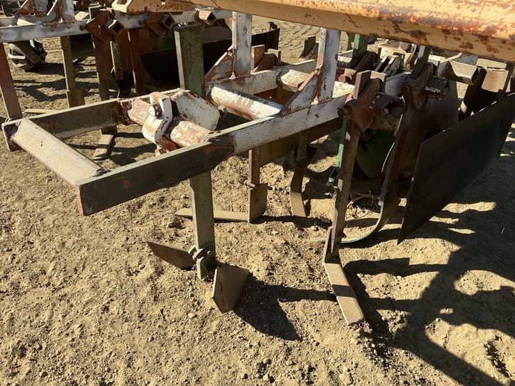johnson-3-pt-3-row-60"-cultivator-image-12