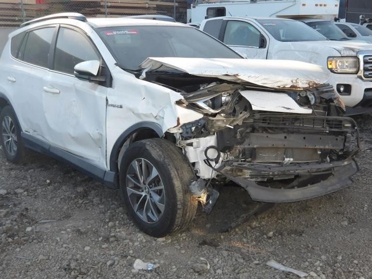 2018-toyota-rav4-xle-image-3