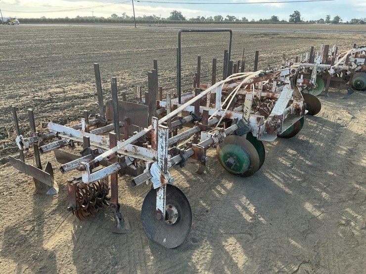 custom-3-pt-3-row-60"-cultivator-image-2