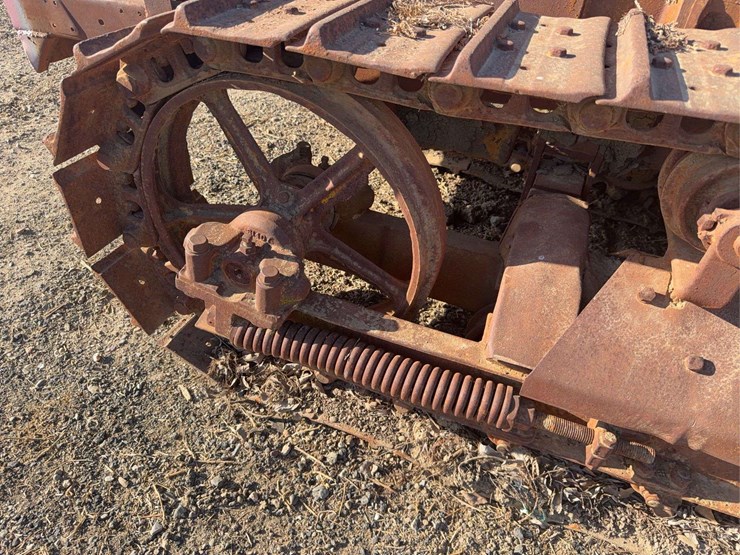 caterpillar-thirty-image-14