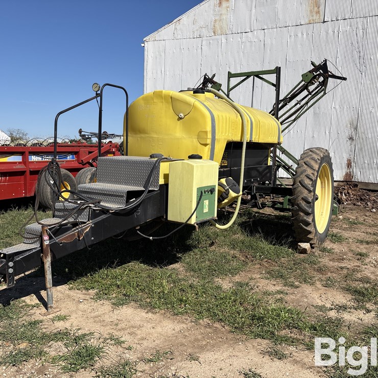 Jesse 1000-Gal Pull-Type Sprayer