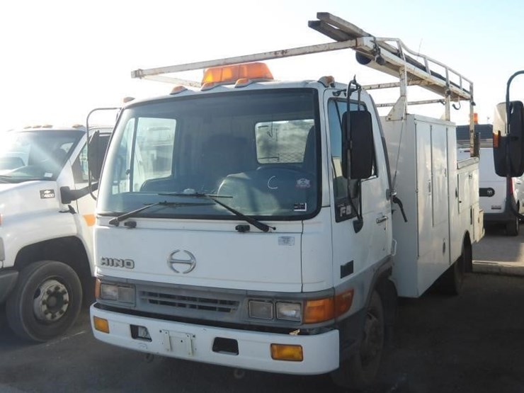 2000-hino-fb1817-image-1
