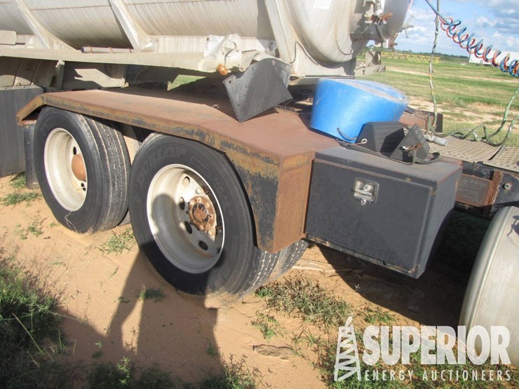 2006-peterbilt-379-t/a-day-cab-haul-truck-image-5