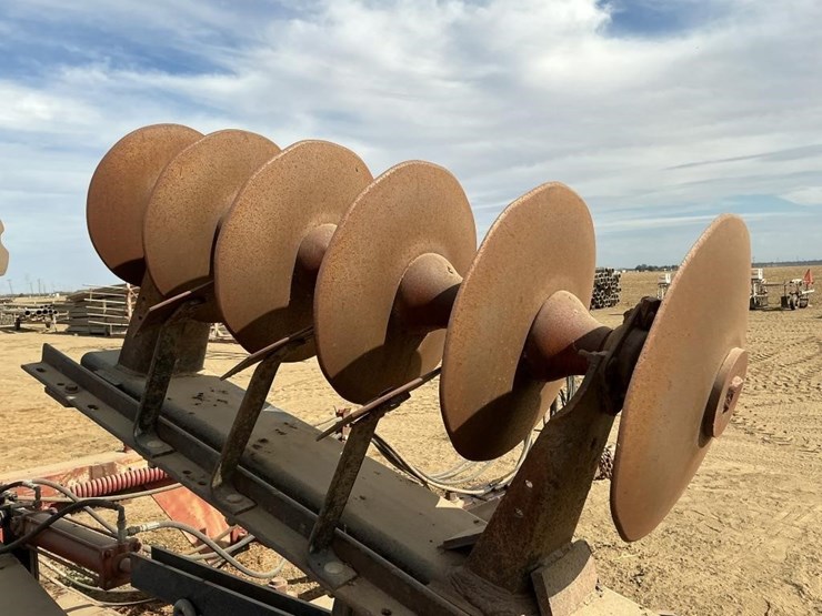 case-ih-770-23'-fold-up-wheel-disc-image-15