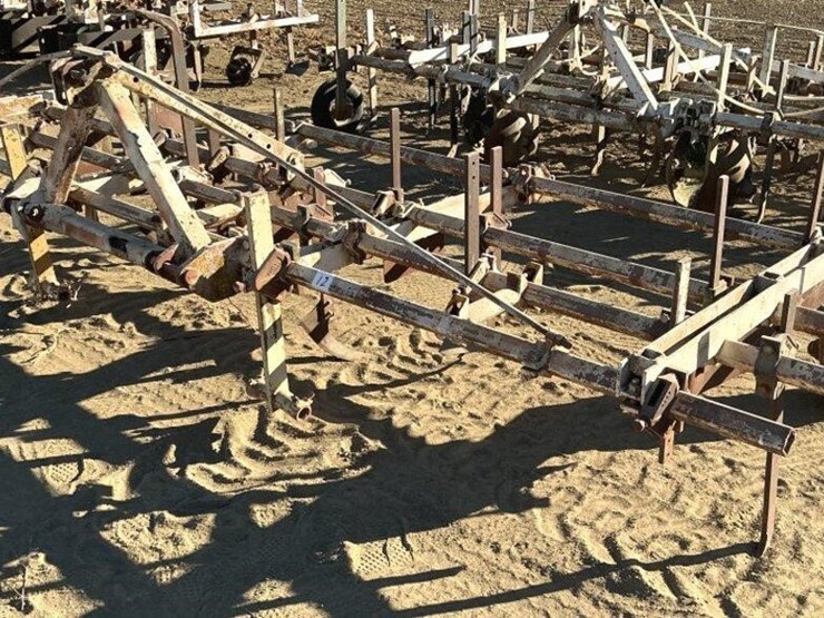 custom-3-pt-3-row-60"-cultivator-image-1