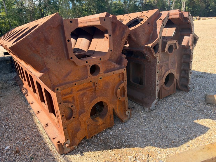 #46910-•-(2)-16-cylinder-engine-blocks-image-6