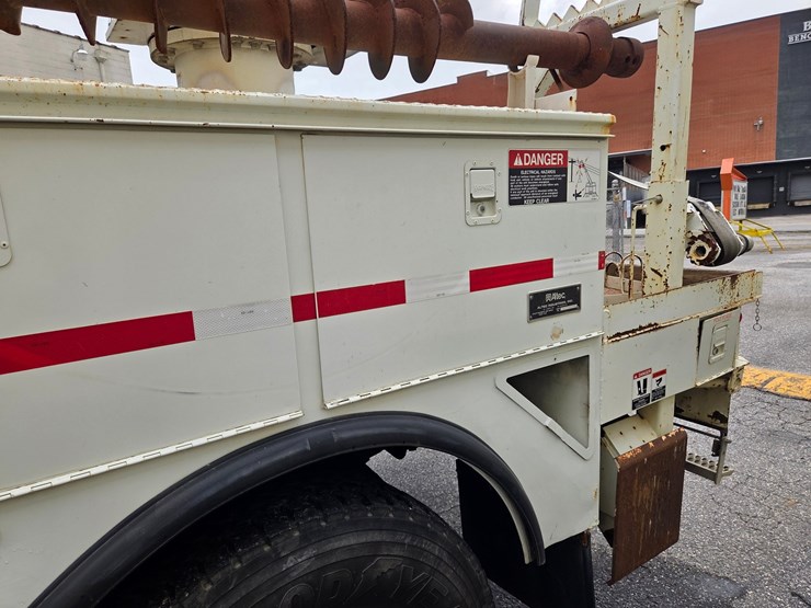#2-•-2005-international-4400-truck---2005-international-pole-truck-/-vin:-1htmkaan35h167251-/-55,644-miles-image-9