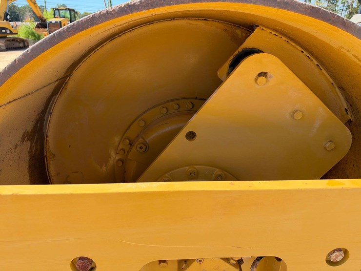 2016-caterpillar-cs54b-84”-vibratory-smooth-drum-compactor-(1,074-hours)-image-11